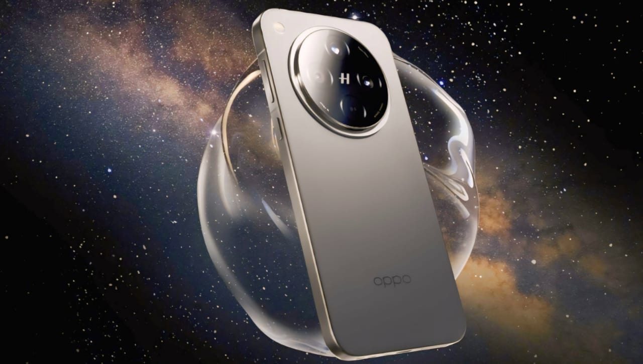 Oppo Find X8 स्मार्टफोन, जिसमें 50 मेगापिक्सेल का ट्रिपल कैमरा, 6.59 इंच का AMOLED डिस्प्ले और 5630 mAh की बैटरी है।
